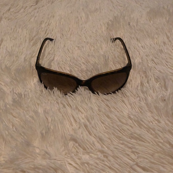 RayBan- Gorgeous Authentic Celeb Style Sunglasses - Picture 5 of 6